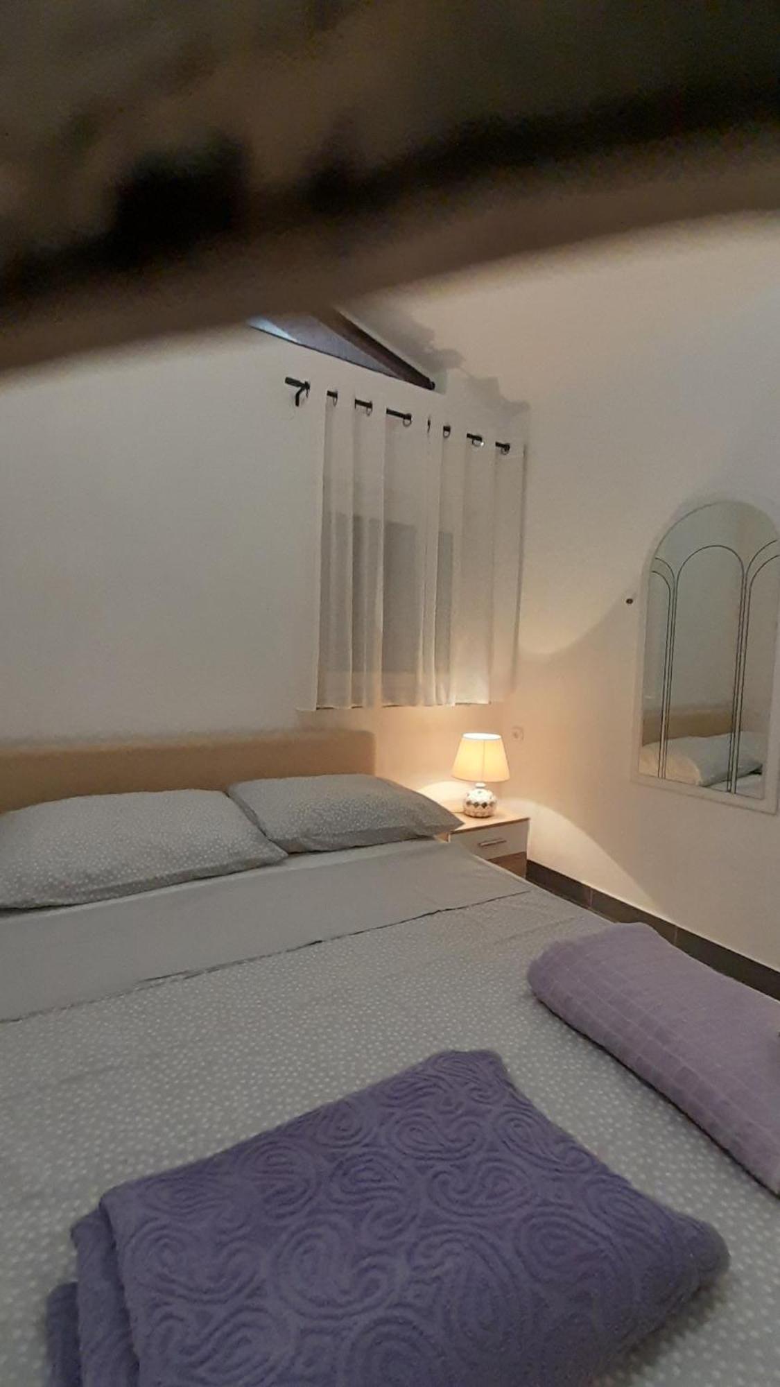 Apartmani Ivankovic Карлобаг Номер фото